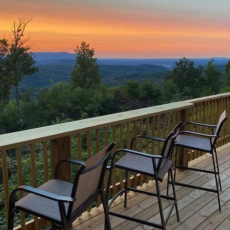 Upscale Gatlinburg Cabin Deck, Fire Pit And Hot Tub 外观 照片