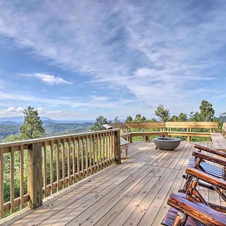Upscale Gatlinburg Cabin Deck, Fire Pit And Hot Tub 外观 照片