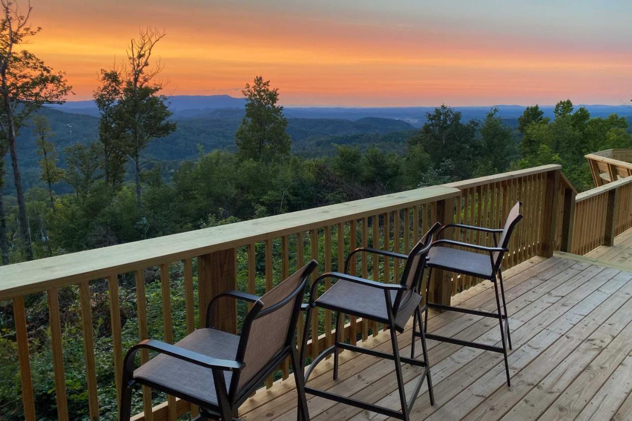 Upscale Gatlinburg Cabin Deck, Fire Pit And Hot Tub 外观 照片