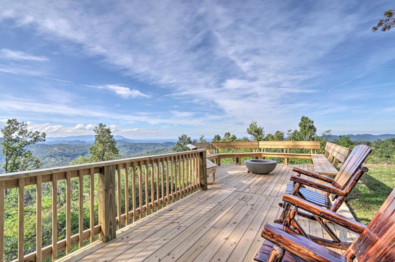 Upscale Gatlinburg Cabin Deck, Fire Pit And Hot Tub 外观 照片